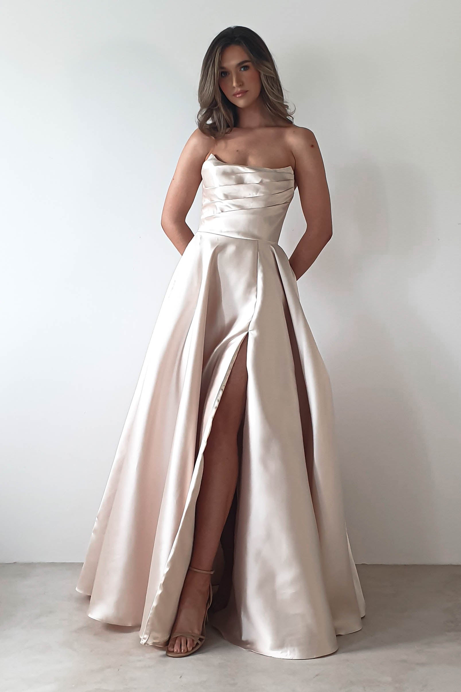Vestido Miya Champanhe